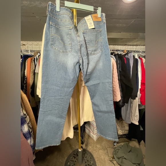 Signature Levi Strauss Gold 16S Totally Shaping Mid Rise Bootcut Women's Jeans - Picture 8 of 11